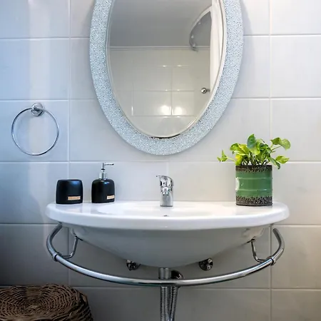 Ifinoi House Nea Tirins