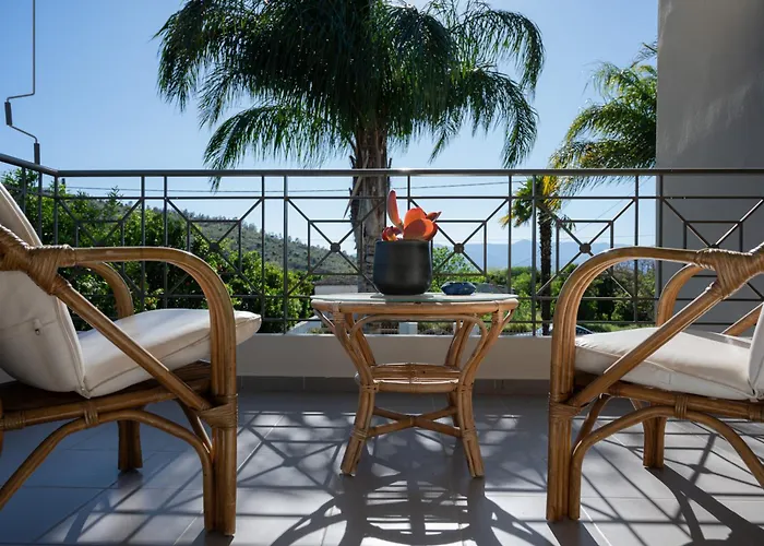 Апартаменты Ifinoi House